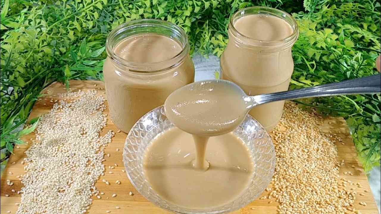 طريقة عمل الطحينة السائلة في البيت بخطوات بسيطة ومكونات طبيعية